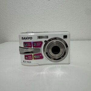Sanyo S870 8.1MP Digital Camera White - WARPED DISPLAY‎
